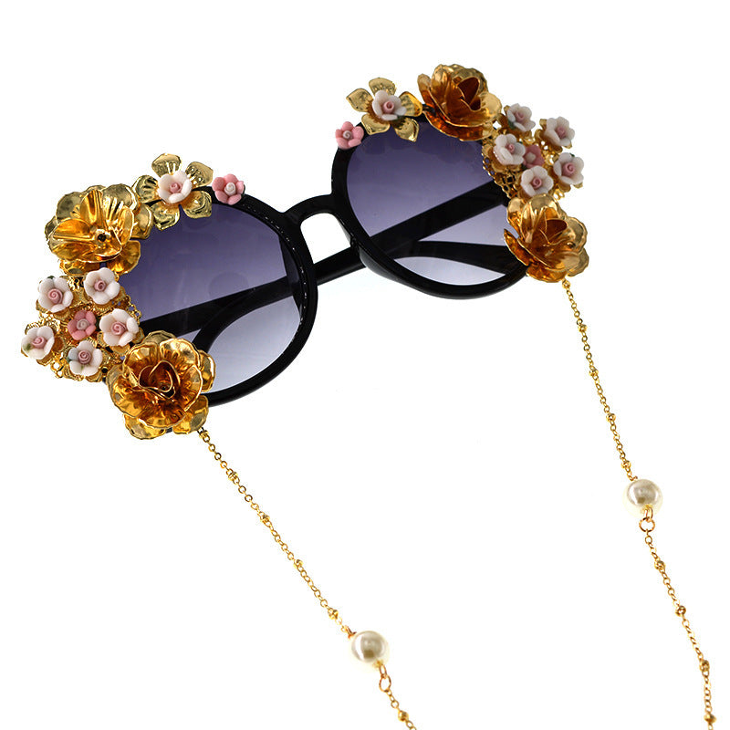 Women's sunglasses Baroque retro hollow carved black round frame sunglasses flower butterfly beach glasses