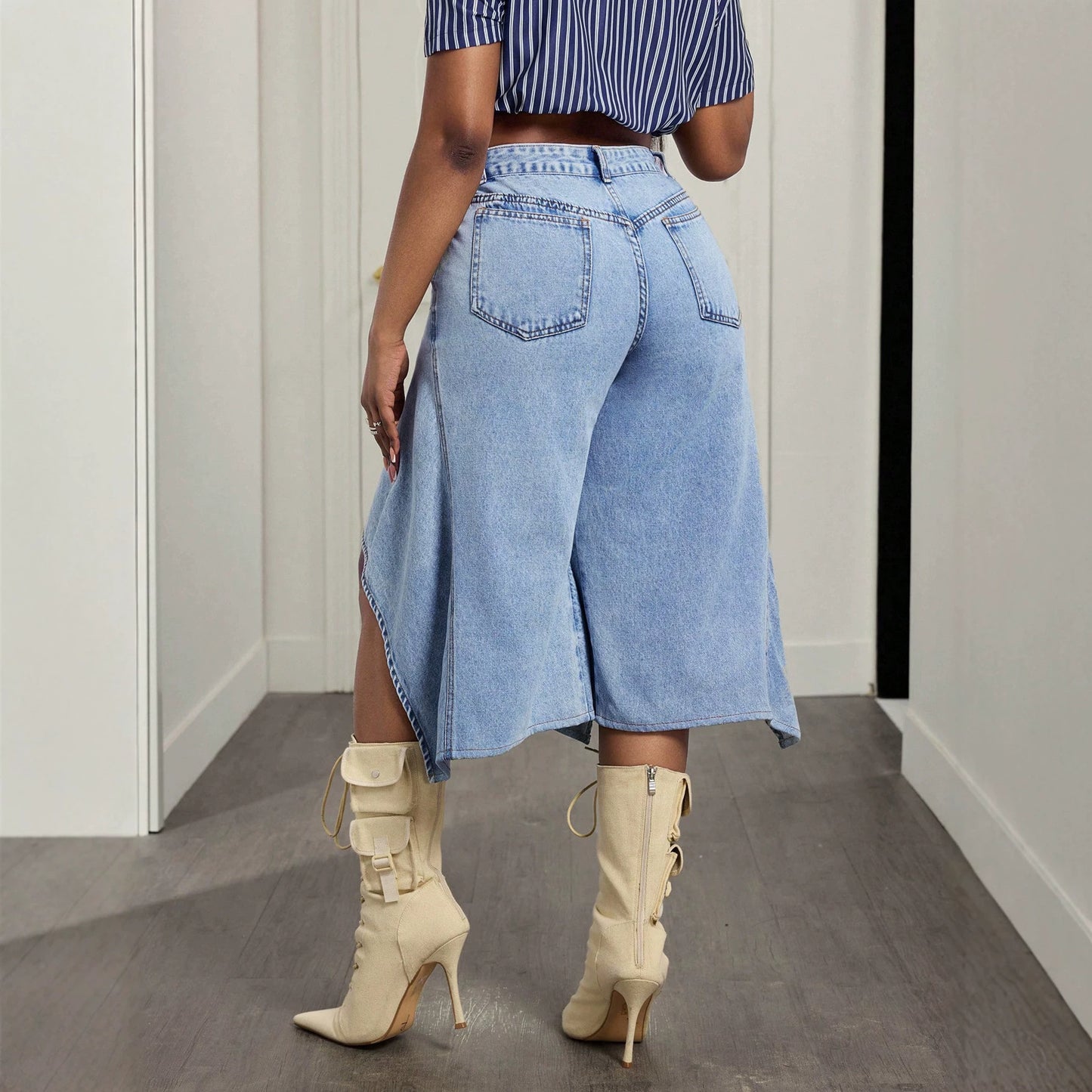Loose and irregular jeans
