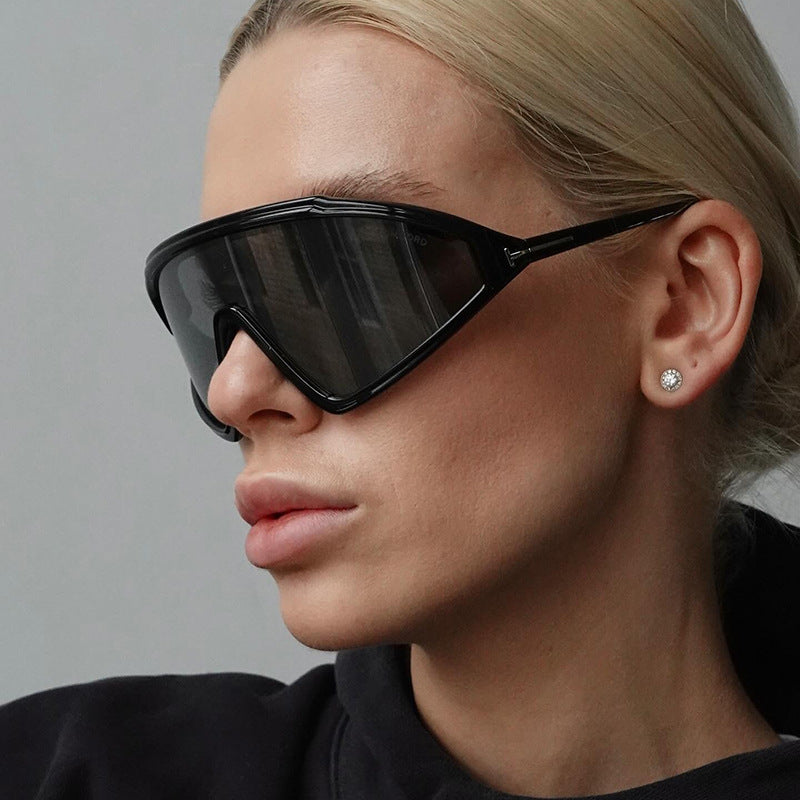 T-shaped triangle irregular connected sunglasses, fashionable retro sunglasses, runway sunglasses