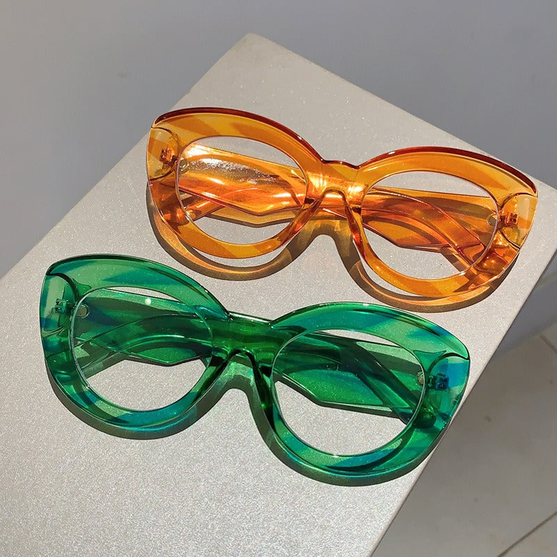 Cat eye shaped anti blue light eyeglass frame for street photography, appearing slim, simple, and versatile flat light mirror