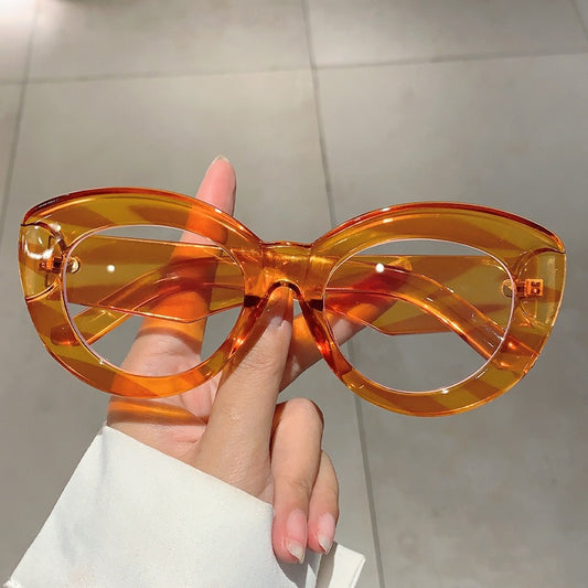Cat eye shaped anti blue light eyeglass frame for street photography, appearing slim, simple, and versatile flat light mirror